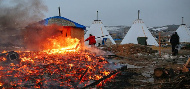 EEUU – Desmantelan campamento de Dakota Access para recomenzar tareas en el oleoducto