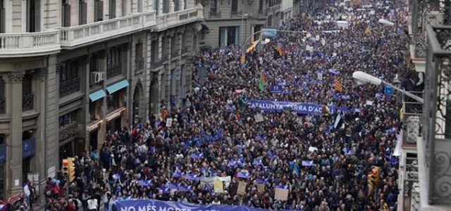 España / Catalunya – Medio millón de personas inundan Barcelona a favor de los refugiados
