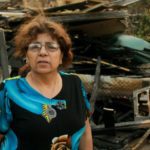 Silvia-Ulloa-junto-a-escombros-de-su-casa
