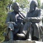 Marx y Engels estatua