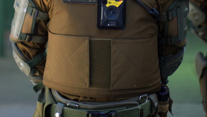 Carabineros trata de evitar entregar registro de cámaras corporales de detenciones