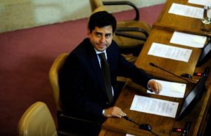 “Cómplice de Piñera”: Manifestaciones contra el Senador Pedro Araya luego que negara existencia de presos del estallido social en Antofagasta