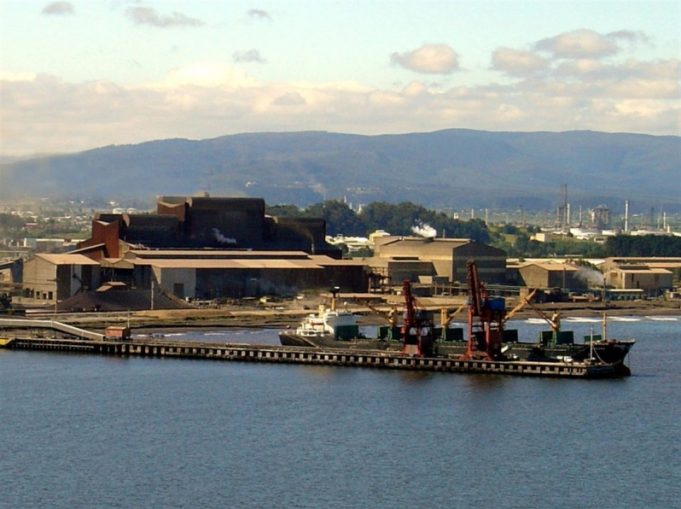 Portuarios advierten posibles movilizaciones ante cierre de las operaciones de Siderúrgica Huachipato en el sur de Chile