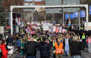 Serbia – Paro general y dimisión del primer ministro