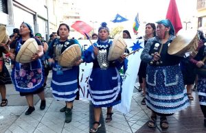Masiva manifestación en Santiago exige al gobierno la búsqueda de Julia Chuñil hace 70 días desaparecida
