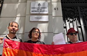 Chofer detenido de Transantiago frente al Consulado Argentino