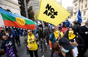 Ver: Efecto Radio «¿Que pasó con la revuelta? y Pensiones en Chile»