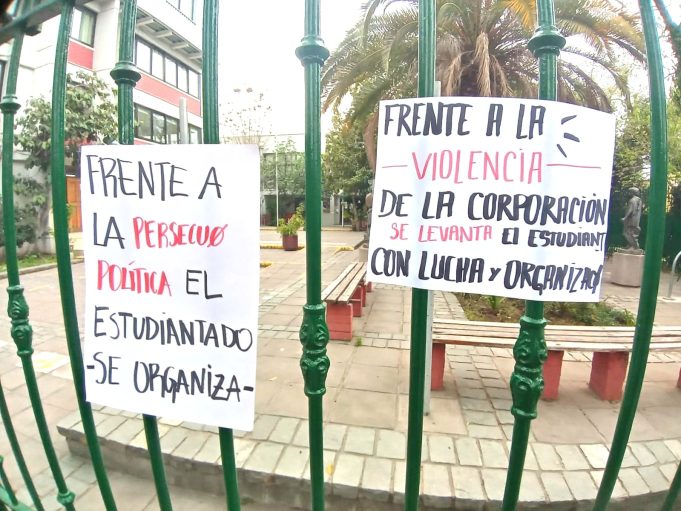 Liceo Carmela Carvajal de Providencia inicia toma con 80% de apoyo: Estudiantes advierten problemas de violencia en el cuerpo directivo del establecimiento
