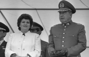 Juzgado civil ordena a herederos de Pinochet pagar más de 16 millones de dólares al Fisco