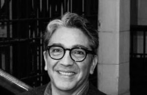 Ver: «¿De nuevo el mal menor? entrevista con Gustavo Burgos conduce Patricio Guzmán S.