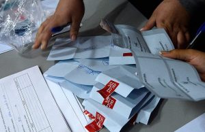 ¡LA FÁBRICA DEL CONSENTIMIENTO EN CHILE: DEMOCRACIA PROGRAMADA, VOTO DOMESTICADO!