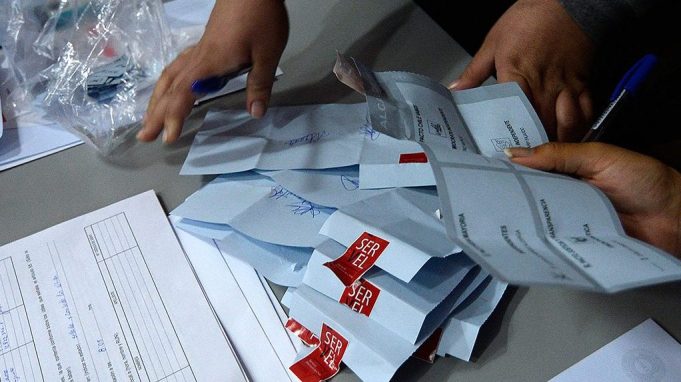 ¡LA FÁBRICA DEL CONSENTIMIENTO EN CHILE: DEMOCRACIA PROGRAMADA, VOTO DOMESTICADO!