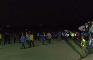 Liberan a más de 250 inmigrantes venezolanos detenidos en El Salvador en un intercambio de prisioneros entre EE.UU. y Venezuela