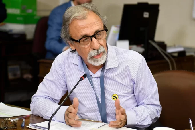 Solo los pueblos pueden detener la barbarie. Por Luis Mesina