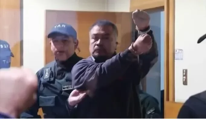 Héctor Llaitul recibe distinción en Francia por lucha mapuche: para capitalismo chileno es conspiración internacional
