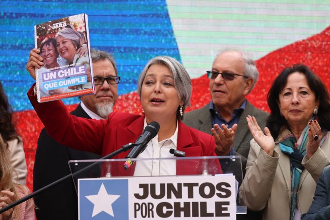 ¿Qué señala el programa de la candidata presidencial Jeannette Jara sobre la megaindustria salmonera? – Ecoceanos