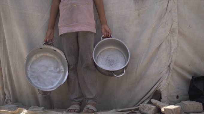 Diez palestinos mueren de inanición en Gaza al tiempo que las fuerzas armadas israelíes matan a 76 personas en las últimas 24 horas