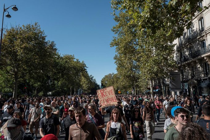 Los sindicatos franceses toman el relevo en la lucha contra la austeridad