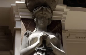 Reclusión domiciliaria para violadores de DDHH: un quiebre inconstitucional en la jurisprudencia de la Corte Suprema