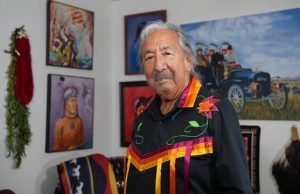 “No me voy a rendir”: Leonard Peltier reflexiona sobre la lucha por los derechos de los pueblos indígenas, el medio siglo que pasó en la cárcel y más