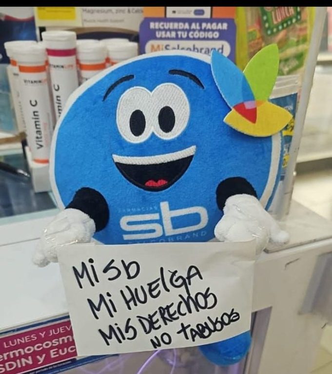 Trabajadores de Salcobrand votan huelga nacional