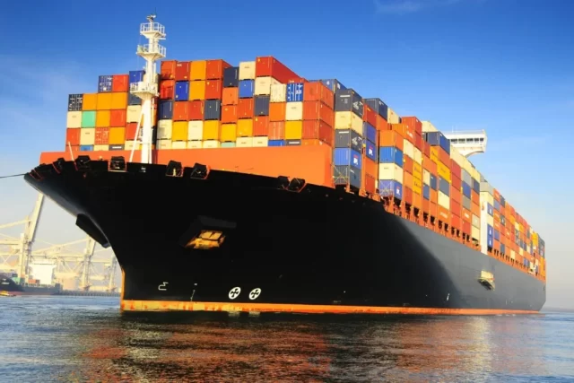 barco carguero containers