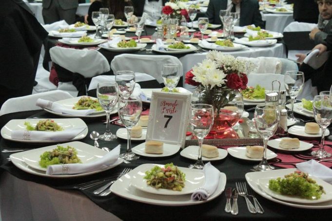 Chile – Los arrodillados del banquete neoliberal!