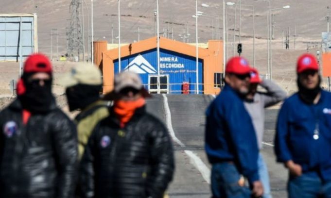 ¡Basta de Cinismo Patronal! Fraude Laboral en Chile: Récord de Despidos por «Necesidad» y Utilidades Récord