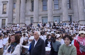 Más de 1000 rabinos y activistas pacifistas judíos protestan en Brooklyn para exigir un alto el fuego en Gaza