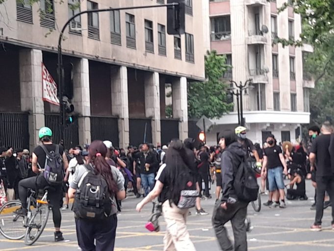 Cientos de santiaguinos protestaron en Plaza Dignidad a 6 años de la revuelta social