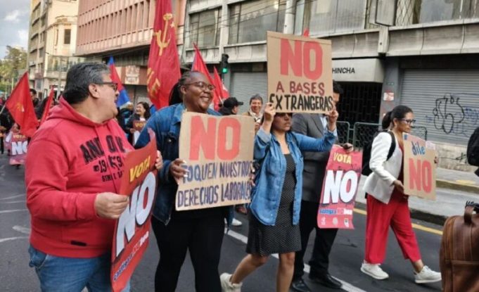 Ecuador: Movimientos sociales marchan contra la consulta de Noboa