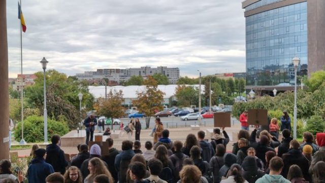Romania-Student-Protests-678x381