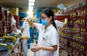 ¡LA MEDICINA CHINA AL SERVICIO DE LA HUMANIDAD Y EL BIENESTAR SOCIAL DEL PUEBLO!