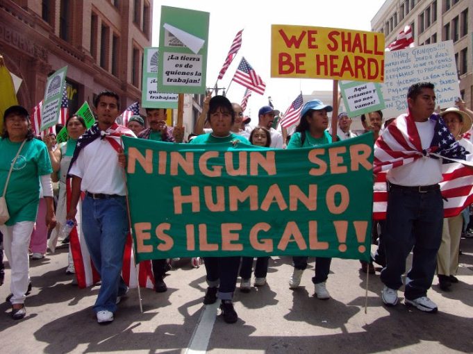 ¡Alto a las redadas del ICE! ¡Abolir el ICE! ¡No a las deportaciones, no a las desapariciones!