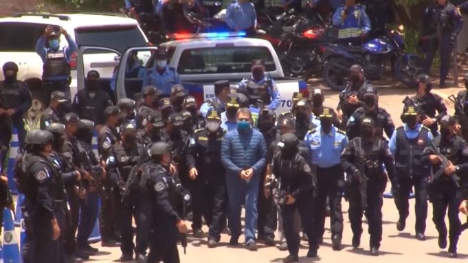 Trump dice que indultará al expresidente de Honduras Juan Orlando Hernández, quien fue sentenciado a 45 años de prisión por cargos de narcotráfico
