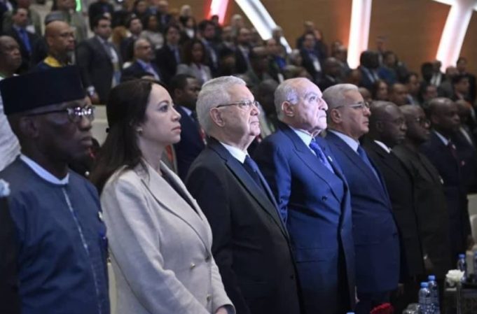 Argelia lidera el «gran juicio» de África contra el colonialismo francés