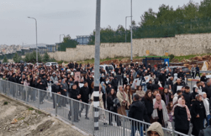ISRAEL-PALESTINA – Decenas de miles de personas se manifestaron en Sakhnin contra las bandas criminales y el Gobierno