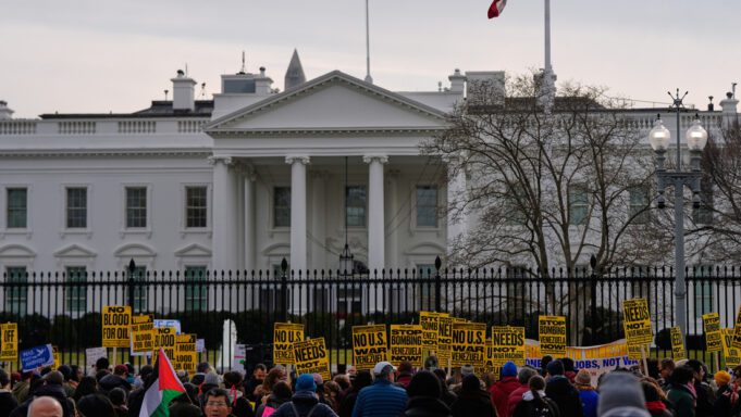 «Venezuela no es tuya»: Protestas en EE.UU. contra los ataques de Washington