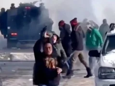 EEUU – continúa la brutal represión en Minneapolis. Mujer manifestante pierde parte de su mano
