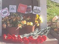 Chile – Central Clasista rinde homenaje a J.P. Jiménez con claveles rojos en lugar donde fue asesinado. La lucha continua…..