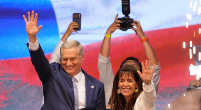 Ver: Proyecto de Kast: ¿Reconstrucción o destrucción de Chile? Columna de Celso Calfullan