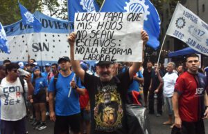 “En plena ofensiva, el modelo de Milei es frágil”