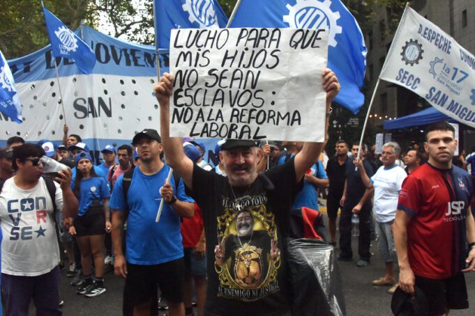 “En plena ofensiva, el modelo de Milei es frágil”