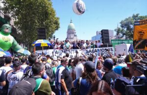 El Frente de Sindicatos Unidos marchó contra la Reforma Laboral. CLATE