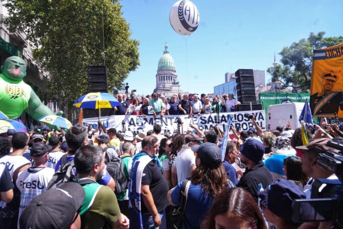 El Frente de Sindicatos Unidos marchó contra la Reforma Laboral. CLATE