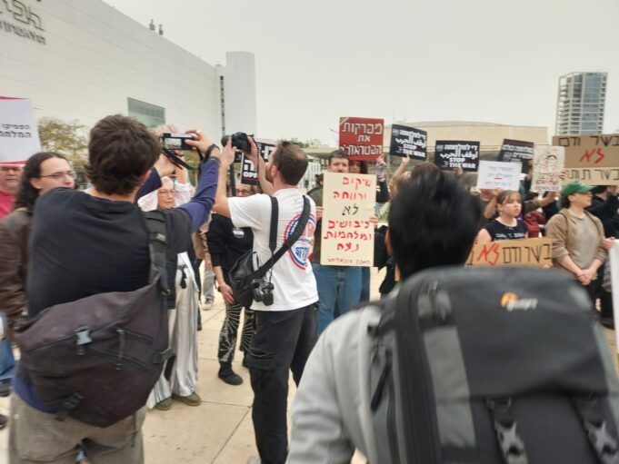 Protesta contra le guerra en Tel Aviv
