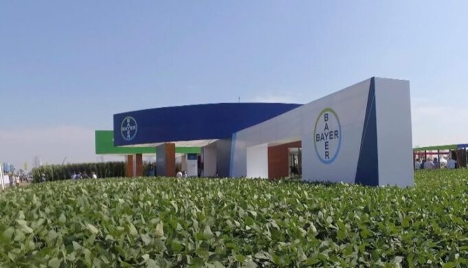ODECU exige a Bayer aplicar en Chile millonario acuerdo por daños de herbicida alcanzado en EEUU
