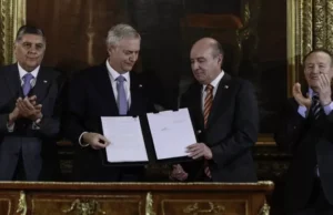 Ver «Gobierno de Kast: Banquetes para los ricos, quitar alimentos a los niños más pobres» con Celso Calfullan