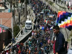 BOLIVIA: TRABAJADORES Y CAMPESINOS TOMARON LA CIUDAD DE LA PAZ Y EL «PALACIO QUEMADO» SEDE PRESIDENCIAL
