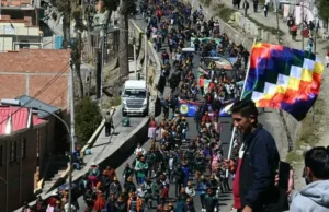 BOLIVIA: TRABAJADORES Y CAMPESINOS TOMARON LA CIUDAD DE LA PAZ Y EL «PALACIO QUEMADO» SEDE PRESIDENCIAL